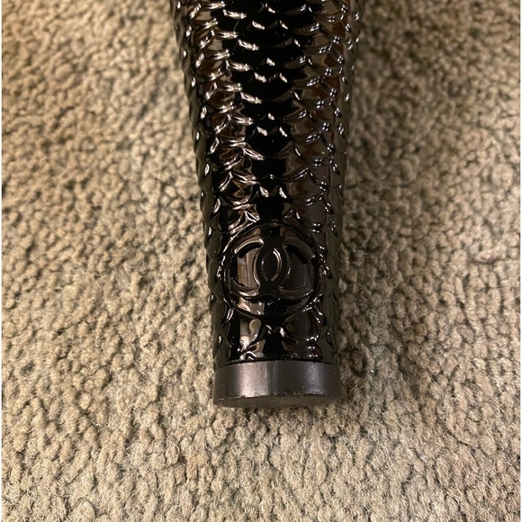 STUNNING LADIES LEATHER CHANEL HEELS! - Picture 10 of 16